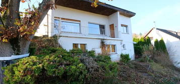 Idyllisches Wohnerlebnis ! 
Einfamilienhaus mit unverbaubarem Blick ins Grüne, am Feldrand von Heen