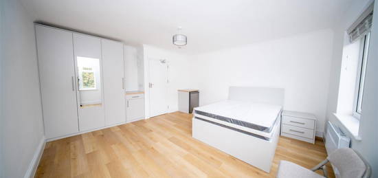 Property to rent in Bath Road, Hounslow TW4