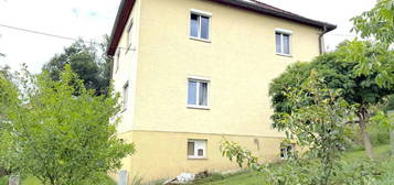 Haus mit sonnigem Garten sucht Familie