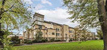 Flat to rent in Petersfield Mansions, Mill Road, Cambridge CB1