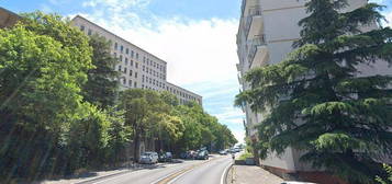 Ampio quadrilocale in zona universita' di Trieste