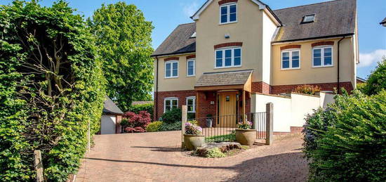 6 bedroom detached house for sale