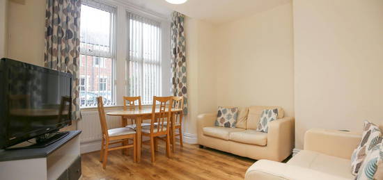 Flat to rent in Windsor Terrace, Gosforth, Newcastle Upon Tyne NE3