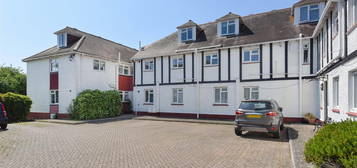 Flat to rent in Queens Road, Tankerton, Whitstable CT5