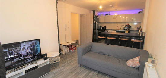 4 bed flat to rent