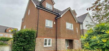 5 bedroom detached house