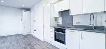 Flat to rent in Hatfield Road, Watford WD24