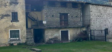 Casa di paese in vendita in via Neresina s.n.c