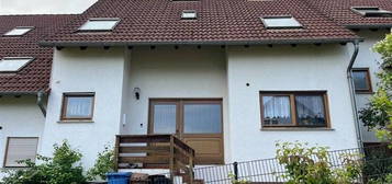 Reihenmittelhaus in ruhiger Lage, Kamin, Terrasse, 2 Stellplätze