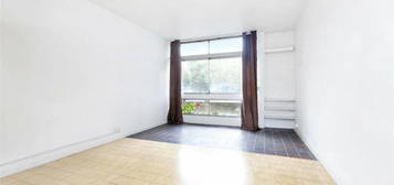 Studio flat for sale