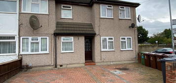 Flat for sale in Second Avenue, Dagenham RM10