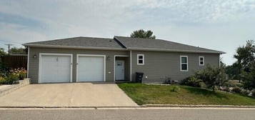 1008 Main Ave, Washburn, ND 58577