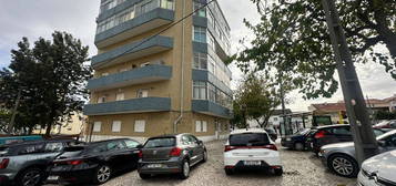 Arrendamento de Apartamento T2  na rua das Flores, 12