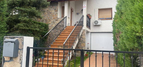 Chalet adosado en venta en calle Arroyo de las Callejas