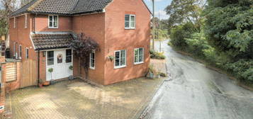 4 bed detached house for sale