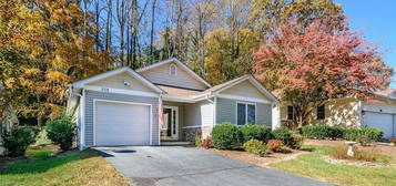 318 Ewarts Hill Rd, Hendersonville, NC 28739