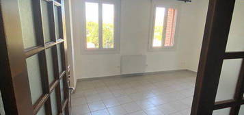 Appartement F2 / 50m2 + stationnement privé + Garage