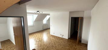 Dachgeschoß-Maisonette in zentraler Lage mit kleiner Terrasse