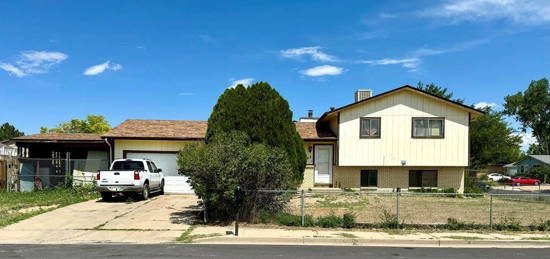 4012 Crestview Dr, Pueblo, CO 81008