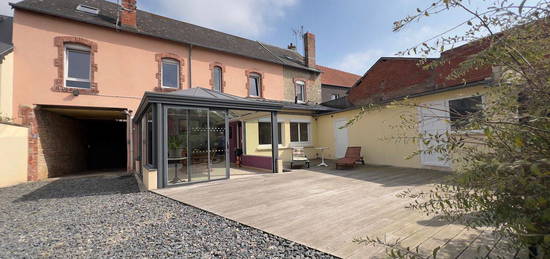 Maison + dependances (garages) centre ville carentan