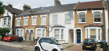 3 bed flat to rent