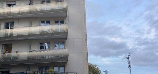 Appartement T2 meublé SAINT HELIER avec terrasse, chauffage et eau compris