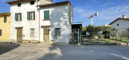 CASA SEMINDIPENDENTE A BASSANO DEL GRAPPA