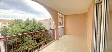 TOULOUSE - QUARTIER ROSERAIE - T4 en dernier étage avec terrasse-balcons-cave et  parking.