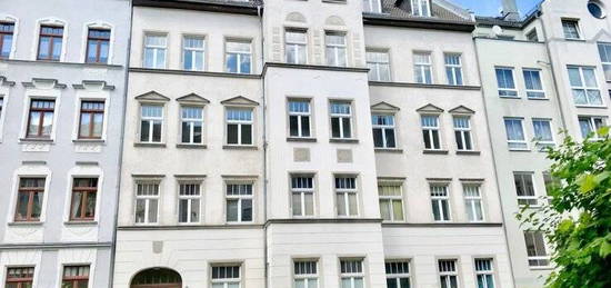 Ansprechende 2-Raum-Wohnung mit Einbauküche und Balkon in liebevoll kernsaniertem Gründerzeithaus auf dem Kassberg in Chemnitz