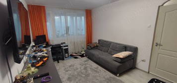 Proprietar, vand apartament 2 camere, decomandat, langa Astoria.