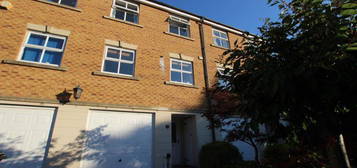 6 bedroom terraced house to rent