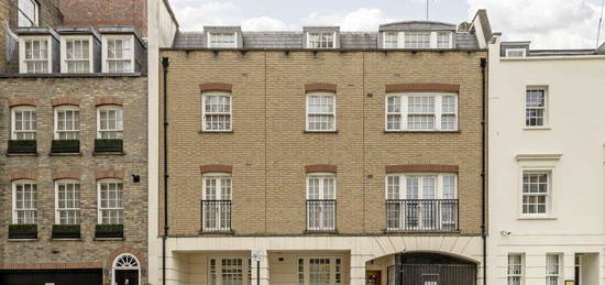 Flat to rent in Blackburnes Mews, London W1K