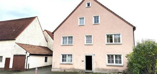 Bauernhaus mit viel Wohnfläche und Scheune