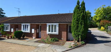 Bungalow to rent in Bowling Close, Bishop's Stortford Herts CM23