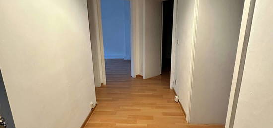 Schöne 3-Zimmer-Hochparterre-Wohnung mit 2 Balkonen in Wiesbaden