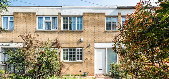 Terraced house to rent in Bradstock Road, London E9