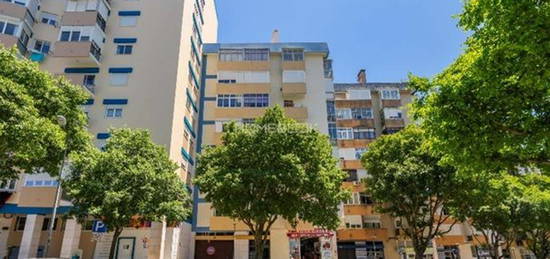 Arrendamento de Apartamento T2  na rua Jorge Barradas, 50