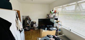 Room to rent in Broadwater Road, London SW17