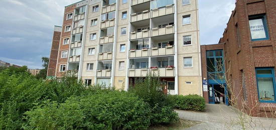 Verglaster Balkon! 4-Zimmer-Wohnung mit Dusche in Rostock-Groß Klein