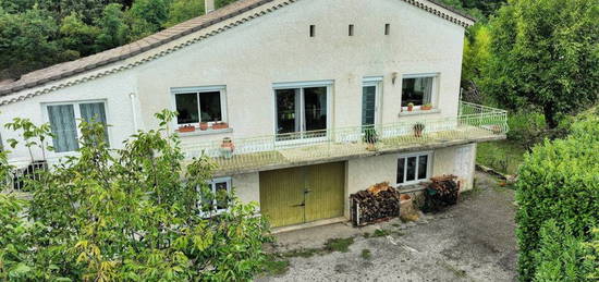 Maison de 151m² sur un terrain de 991m² à SAINT PRIVAT