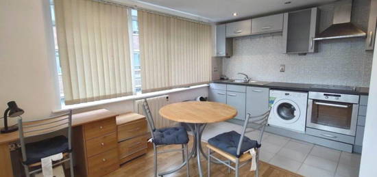 Flat for sale in Heathcroft, London W5