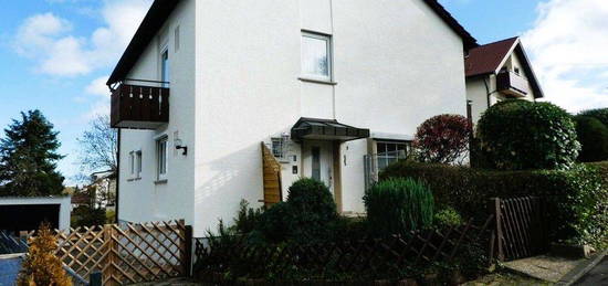 Charmantes FREISTEHENDES EINFAMILIENHAUS Zentrale, ruhige Lage mit großzügigem Garten und Garage