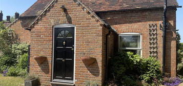 1 bedroom detached house to rent