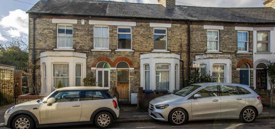 Terraced house to rent in Argyle Street, Cambridge CB1