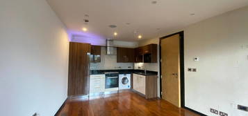 Flat to rent in Bramley Road, Oakwood N14