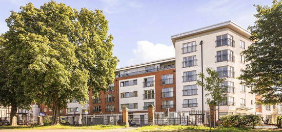 Flat for sale in Northfield Avenue, London W13