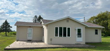 203 Auburn Dr, Grafton, ND 58237