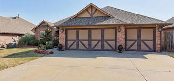 716 Evening Dr, Yukon, OK 73099