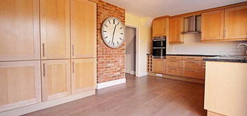 3 bed semi-detached house to rent