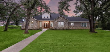 220 Hogan Ln, Hempstead, TX 77445